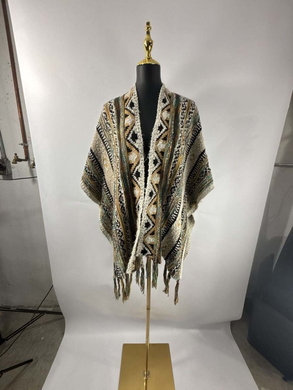 Shyanne Women's Southwestern Pattern Knit Poncho One Size